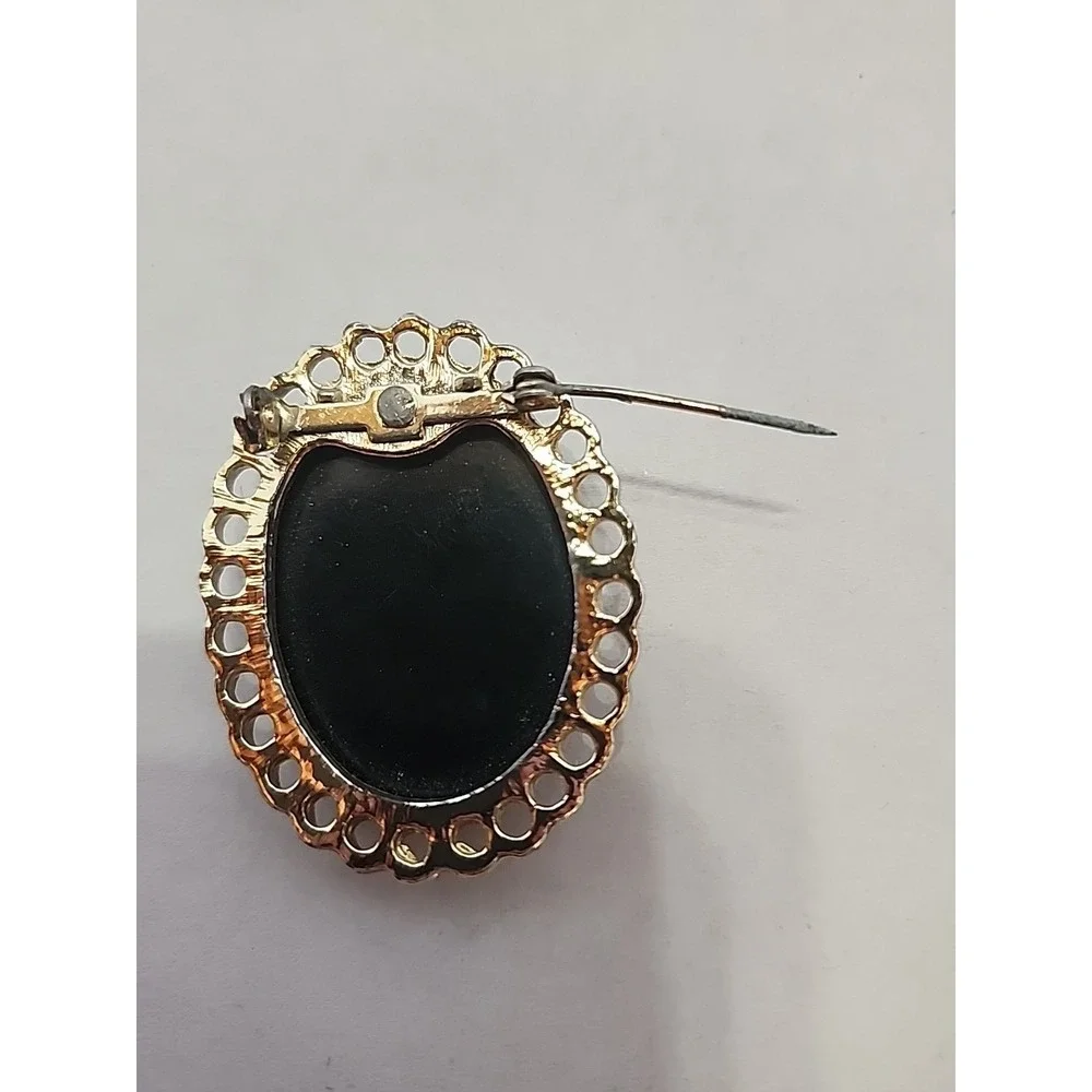 vintage‎ Black And White brooch pin pendant